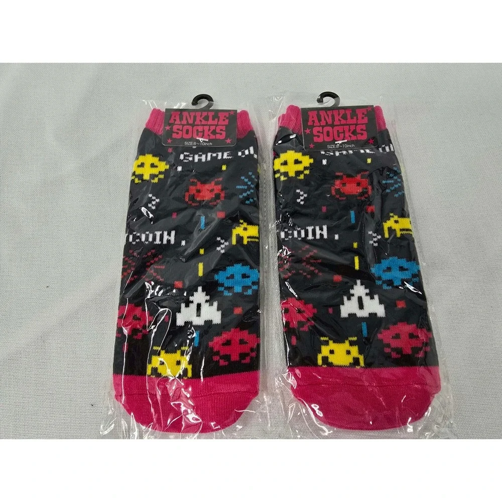 Hollywood Mirror Retro Arcade Game Ankle Socks Black Pink Pixel Art 2 Pairs NEW - Picture 1 of 3